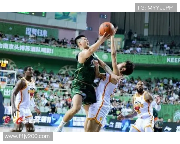 北京控股力克南京同曦争夺胜利 赛场争锋再掀波澜 北京控股力克南京同曦争夺胜利 赛场争锋再掀波澜